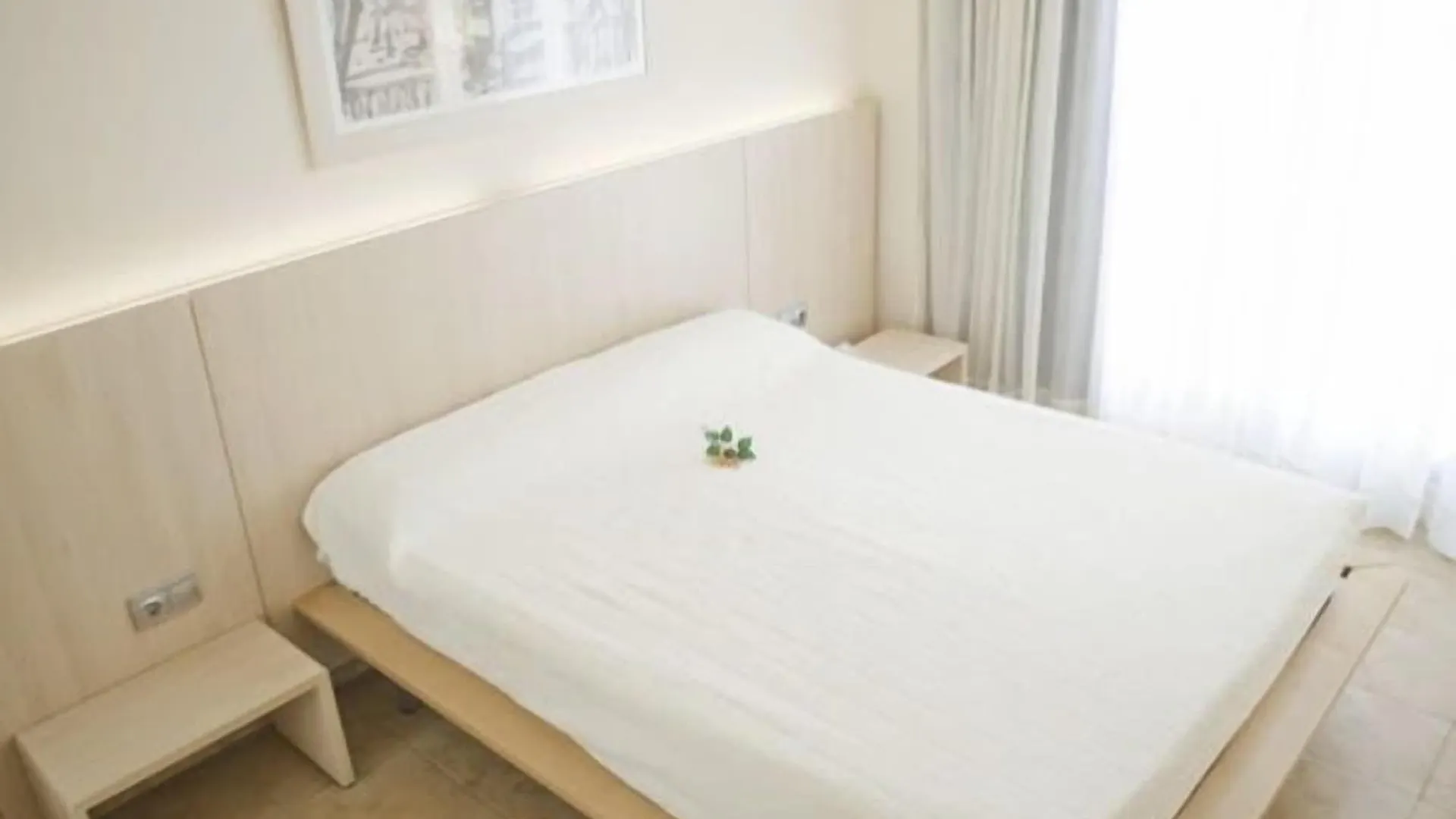 Aparthotel Advise Reina Vera 4*,