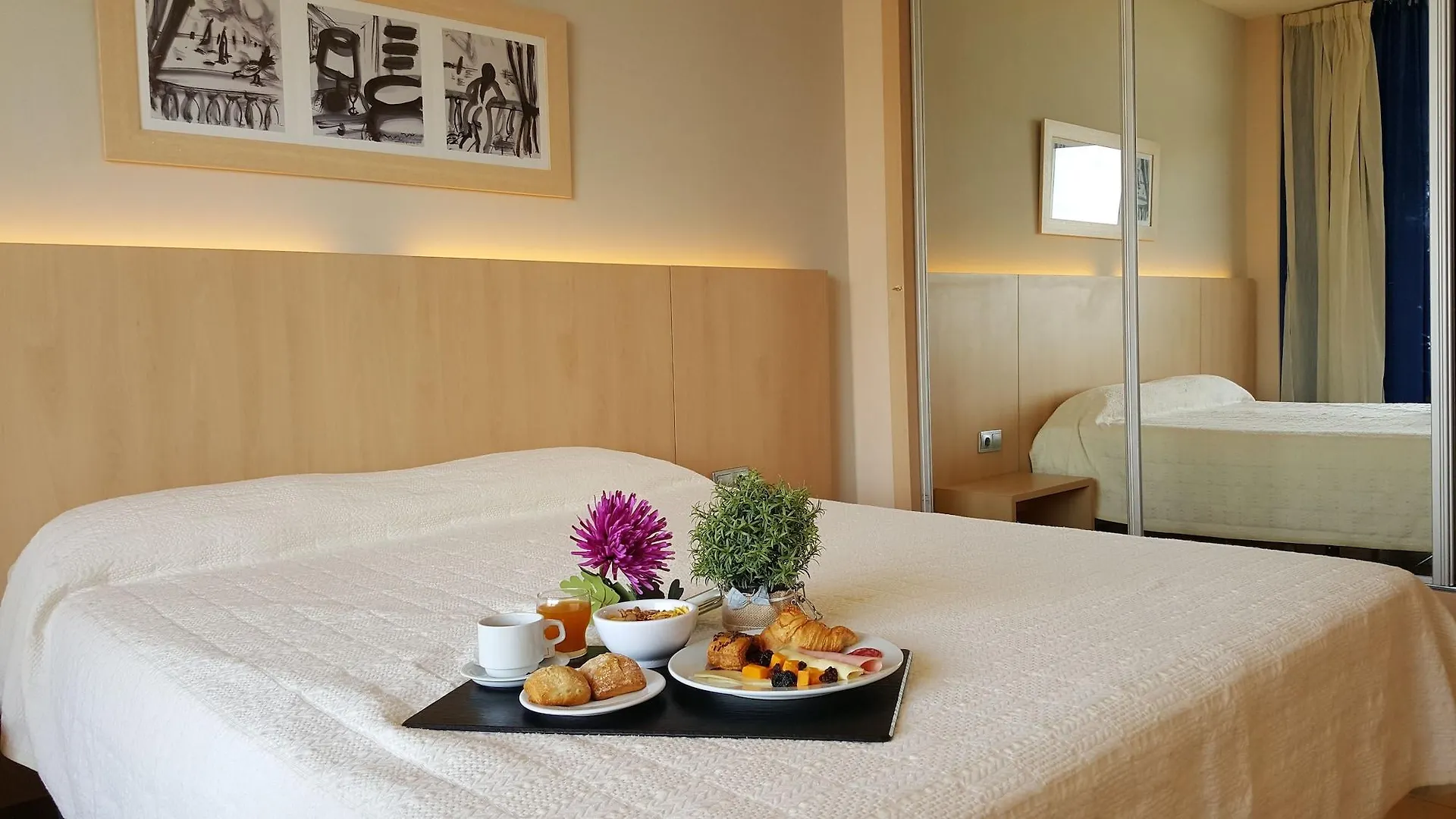 ****  Aparthotel Advise Reina Vera Spain