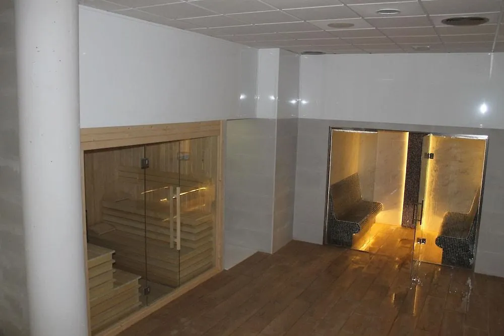 Aparthotel Advise Reina Vera 4*,